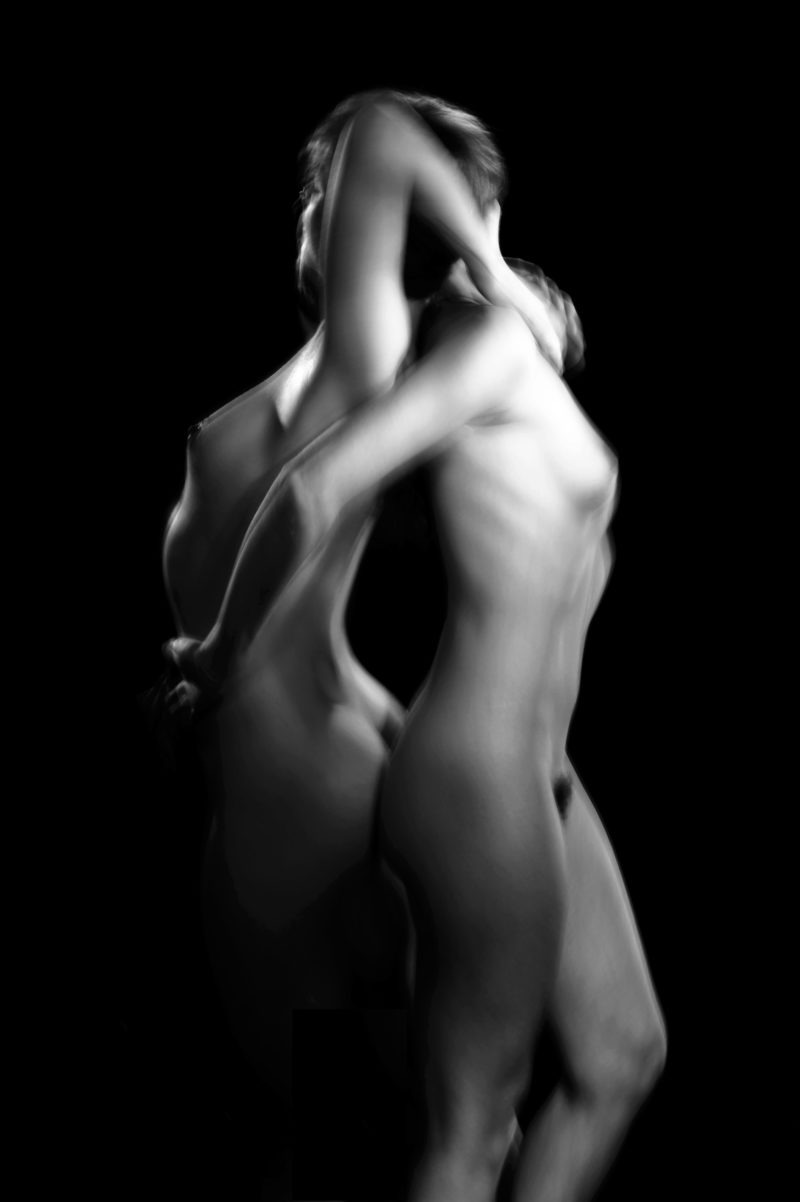 black and white photograph of naked couple by photographer alain schwarzstein on sale in the store of the gallery22