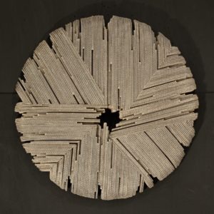sculpture murale en carton cannelé de Pierre Ribà en vente dans le store de la galerie 22 contemporain