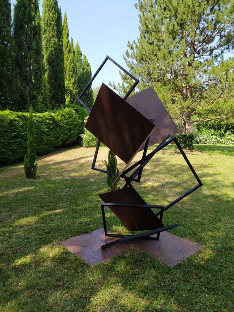 sculpture en metal monumental pour le jardin de sebastien zanello disponible dans la boutique en ligne de la galerie 22