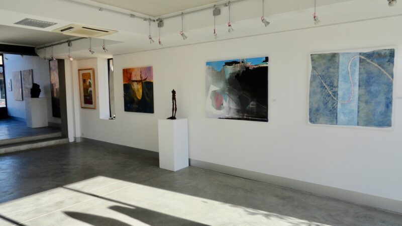 Intérieur de la galerie d'art contemporain en ligne Galerie 22