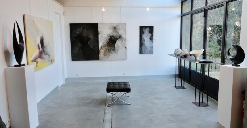 Intérieur de la galerie d'art contemporain en ligne Galerie 22