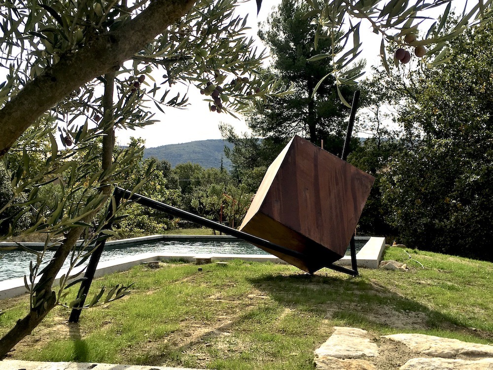 Zanello-Cube sur ligne Automne 400x140x180cmJPG copie sculpture contemporaine monumentale en metal pour le jardin de Sébastien Zanello