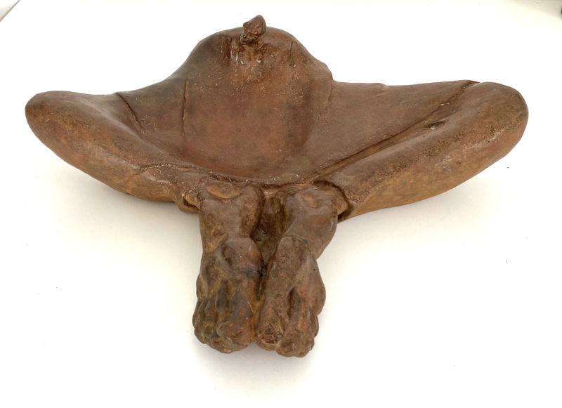sculpture en bronze patinée contemporaine figurative de kenny adewuyi