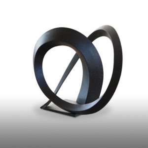 sculpture contemporaine en aluminium noir patiné de francis guerrier