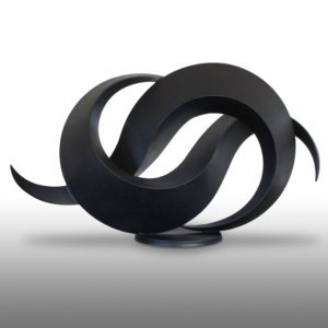 sculpture contemporaine en aluminium noir patiné de francis guerrier