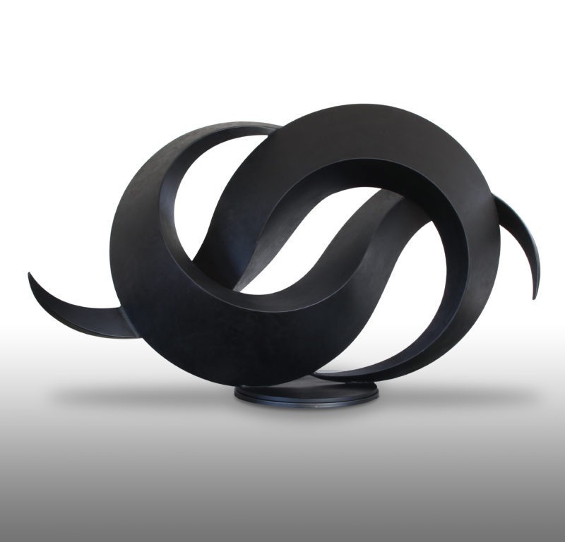 sculpture contemporaine en aluminium noir patiné de francis guerrier