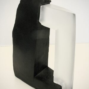 sculpture contemporaine en verre  transparent  et en gres noir  de christian von sydow