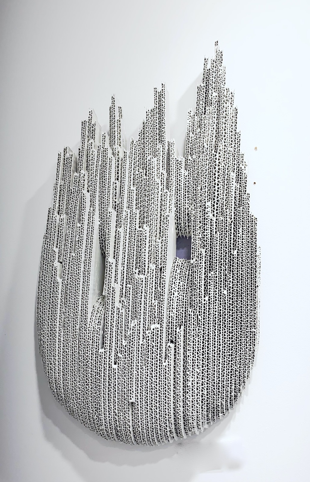 sculpture murale contemporaine en carton couleur blanche de pierre riba