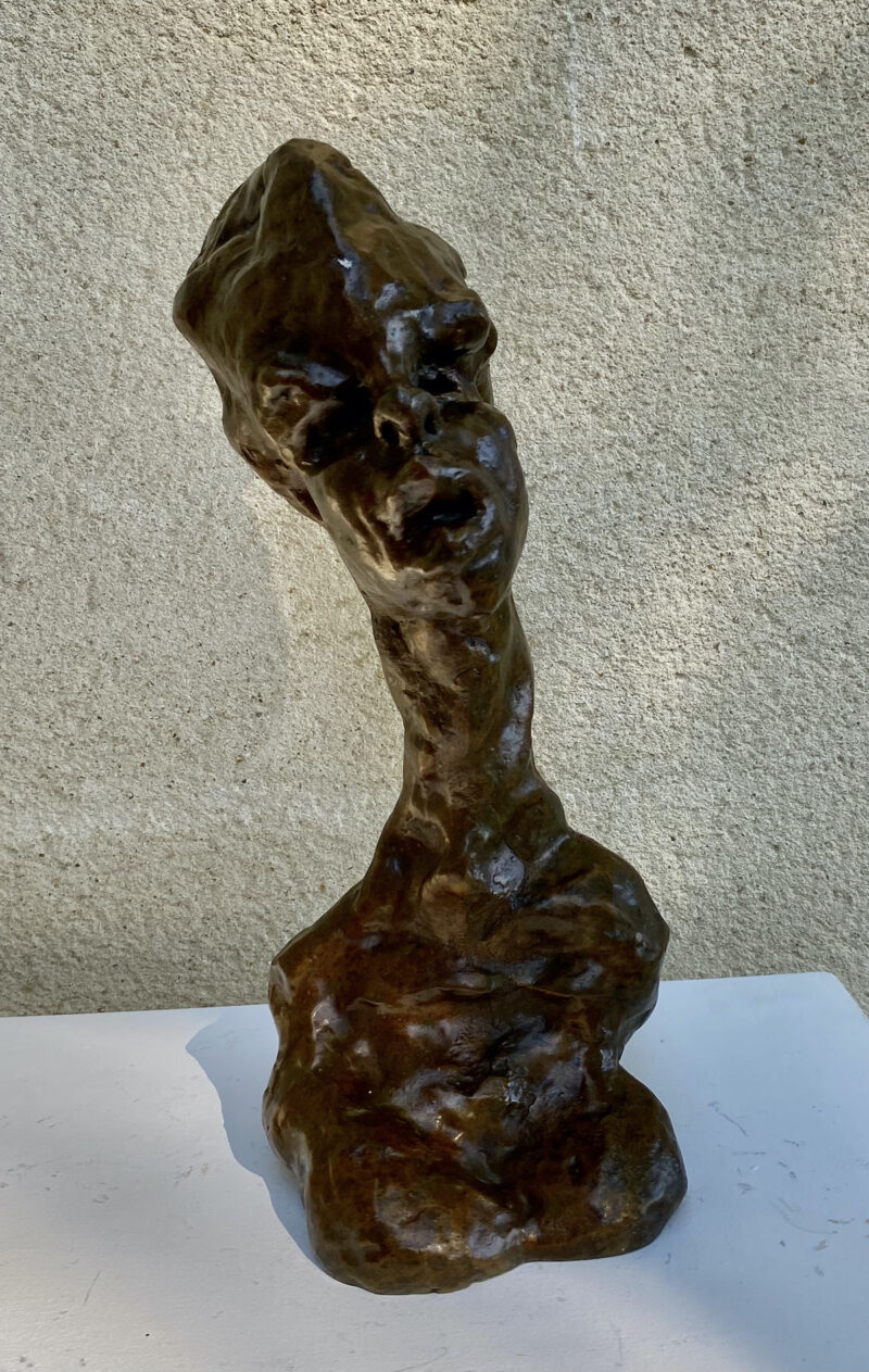 sculpture contemporaine en bronze de kenny adewuyi