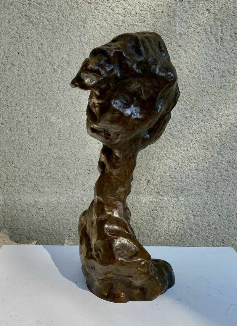 sculpture contemporaine en bronze de kenny adewuyi