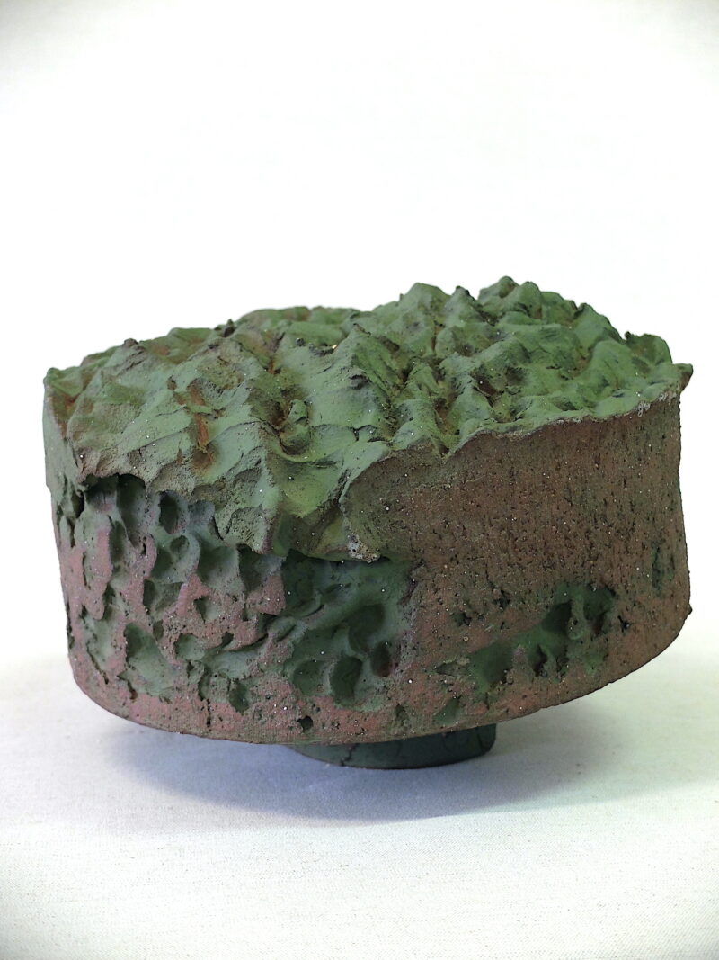 derviche vert, sculpture ceramique contemporaine abstraite verte en grès de christiane filliatreau